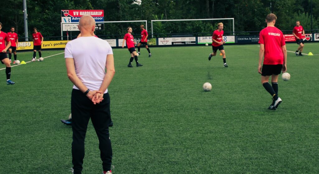 VV Hardegarijp zoekt hoofdtrainer A-selectie – Bouwen aan een stabiele tweedeklasser