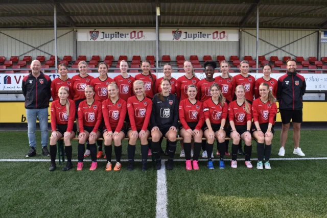 ⚽ Wedstrijdverslag vv Zeester VR1 – VV Hardegarijp VR1

Na de nederlaag tegen Ternaard werden de twee daarop volgende bekerwedstrijden overtuigend gewonnen. Vorige week werd het 1-6 in Ferwert. En dat was een mooie opsteker zo vlak voor de eerste competitiewedstrijd. Zeester uit Zoutkamp was de tegenstander.

Lees het hele wedstrijdverslag op onze website!

#vvhardegarijp #wedstrijdverslag ❤️🩶🩷