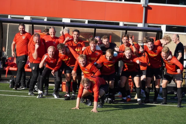 ⚽ VV Hardegarijp 1 - Rijperkerk 1 - 2-0

Het was weer een prachtige zaterdagmiddag, met een heerlijke resultaat in de derby! 🌞
Bekijk hier de foto's van de wedstrijd tegen @vvrijperkerk.

Kijk op onze Facebook-pagina voor meer foto's!

📸 Ali Jullens

#vvhardegarijp #nagenieten #fotos #lifetroughajullens 🖤❤️