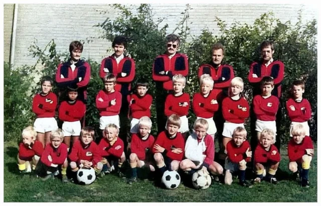 Een foto uit de oude doos 🗃️ Ken jij alle talenten op de foto? 📷