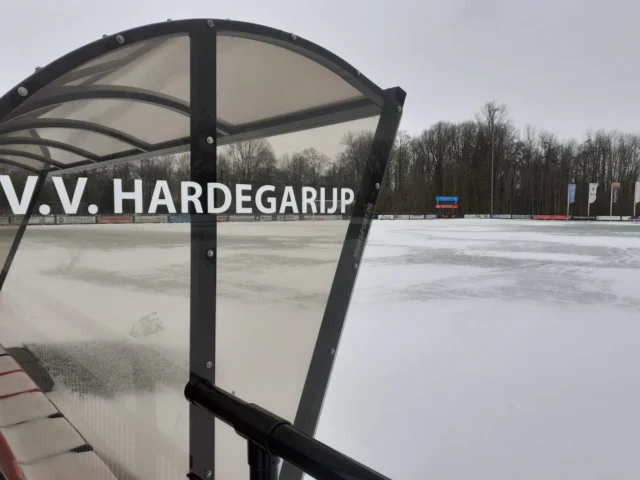 ❄️⚽ Het zal voor niemand een verrassing zijn: door het prachtige winterweer zijn onze velden onbespeelbaar.
Daarom zijn alle trainingen tot nader order afgelast.

Later deze week bekijken we opnieuw de situatie en de weersverwachting. Zodra er meer duidelijkheid is, laten we dat weten via onze kanalen.
